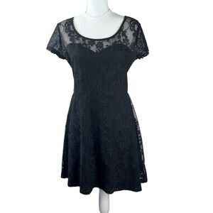 Little Black Dress Lace Women's Size M Short Sleeve Lined Mini Feminine